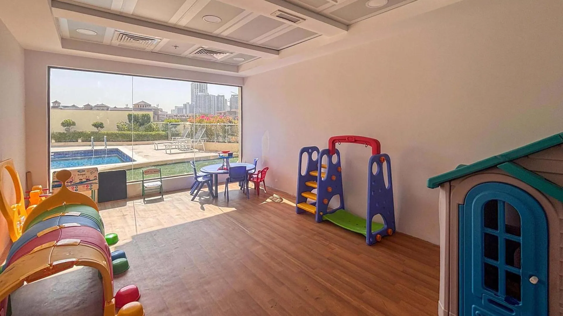Frank Porter - Rokane G22 Dubai Apartment