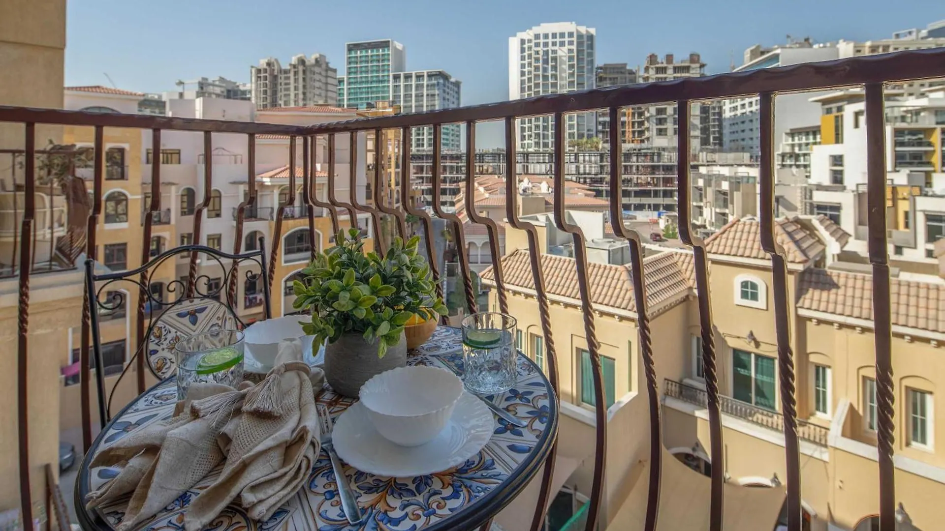 Frank Porter - Rokane G22 Dubai Apartment